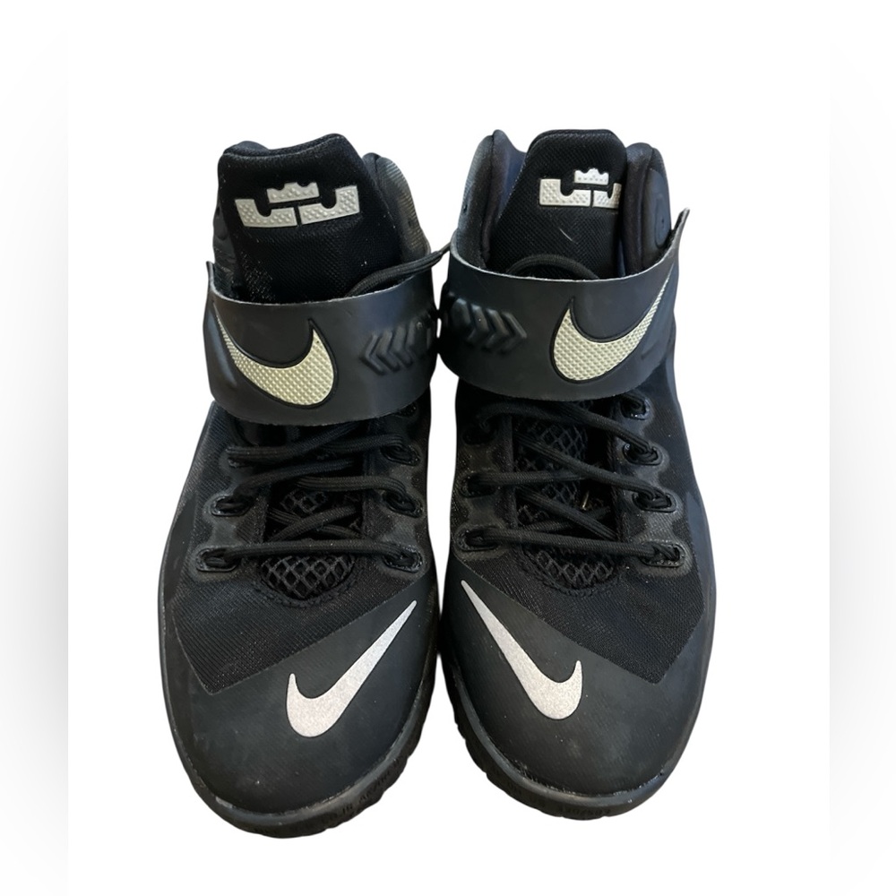 Boys’ Nike Lebron Soldier VIII Black Basketball Shoes Youth Size 7Y